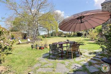 Gîte pour 4 personnes, avec terrasse et jardin à Saint-Clet