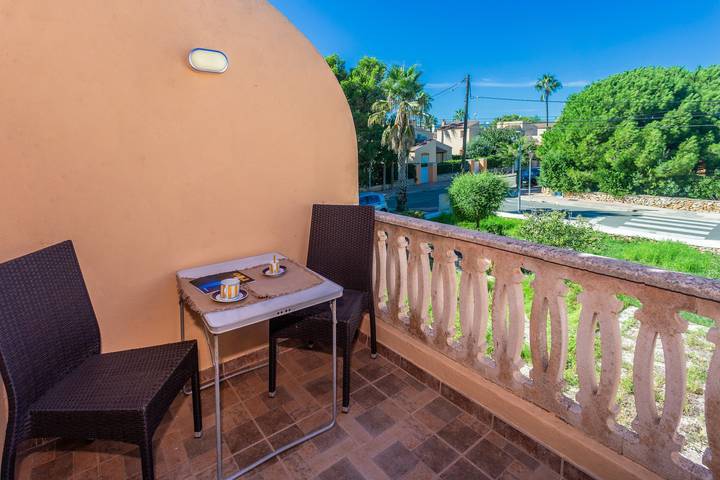 Ganze Wohnung, Ferienwohnung 'Relax' mit Gemeinschaftsgarten, Balkon und Wlan in Cala de Santandria (Ciutadella), Ciutadella