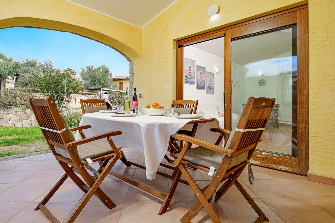 Villa 'Conchiglia' con Terrazza Privata e Aria Condizionata in Nuragheddu, San Teodoro