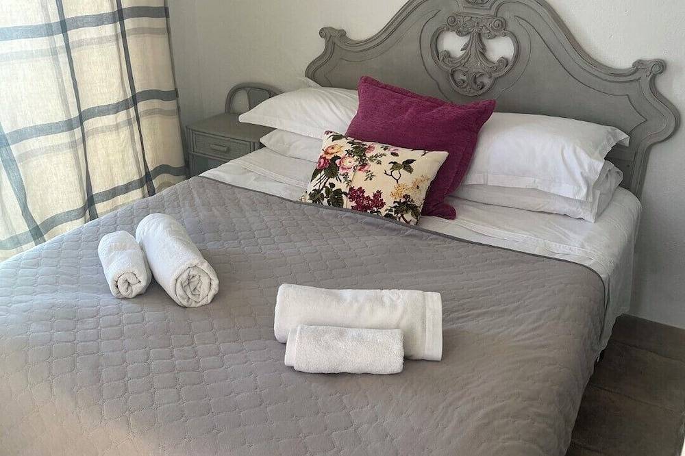 Lovely 3 bed 3 bath end villa with pool and beautiful port in Duquesa in Duquesa Regent, Manilva