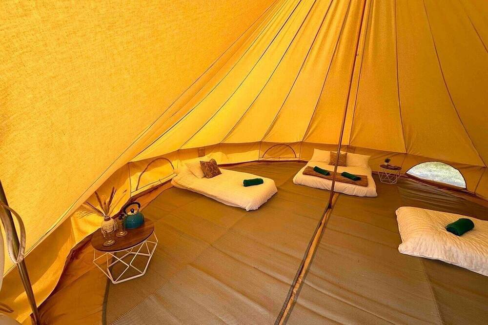 Entire apartment, Buzzard's Tent In Meadow in Buckinghamshire