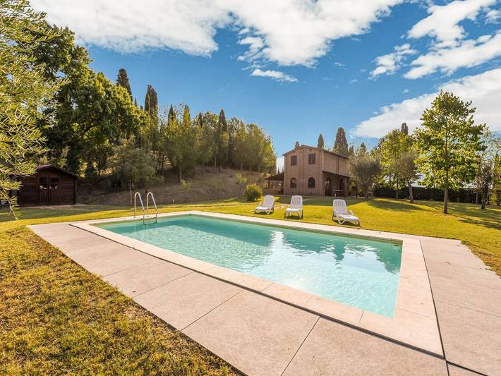 Agriturismo per 4 persone, con Giardino e Piscina a Asciano