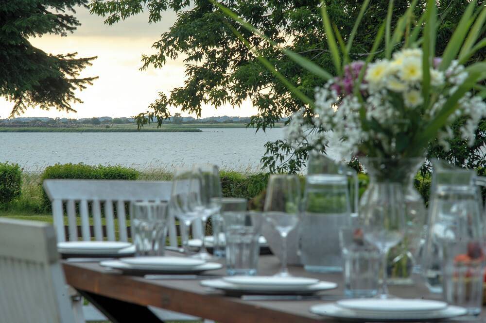 Vacation home for up to 12 people on the Baltic Sea / Bodden with rowing boat and sauna in Mesekenhagen, Vorpommern Greifswald