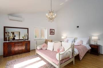 Villa for 12 People in Poreč, Grad Poreč, Photo 1