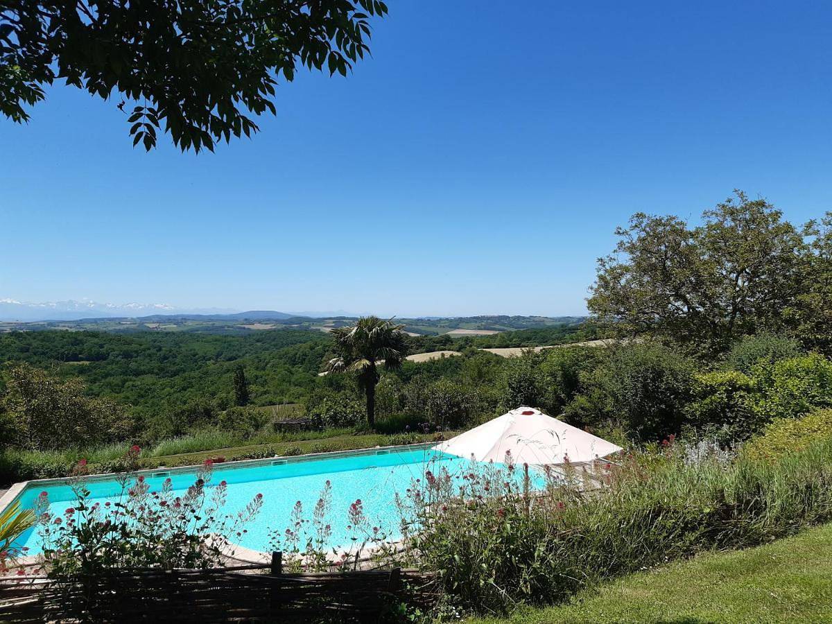 Double Room with Private Bathroom in Artigat, Ariège