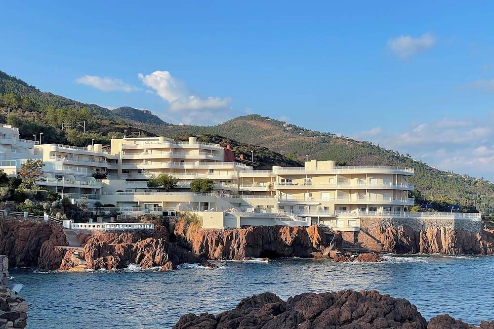 Ganze Wohnung, Ferienwohnung 5 Personen Meerblick und privatem Garten in Le Trayas, Saint-Raphaël