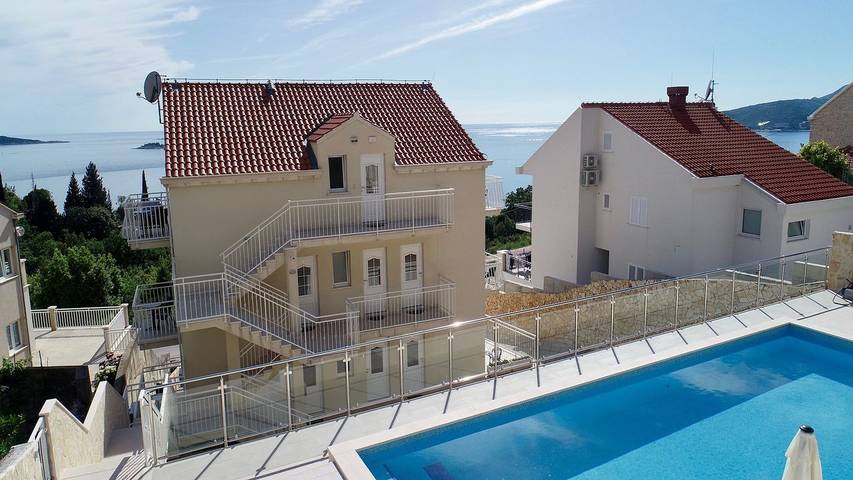 Ferienwohnung für 5 Personen, mit Terrasse und Pool in Plat