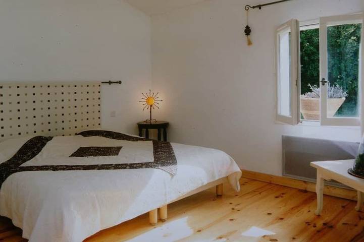 Location de vacances pour 6 personnes, avec piscine ainsi que jardin et terrasse à Réauville - 3