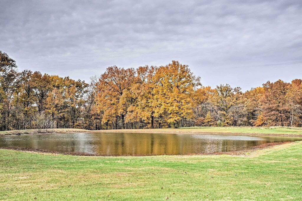 Lakefront Columbia Kabine mit Ansichten & Veranda! in Callaway County