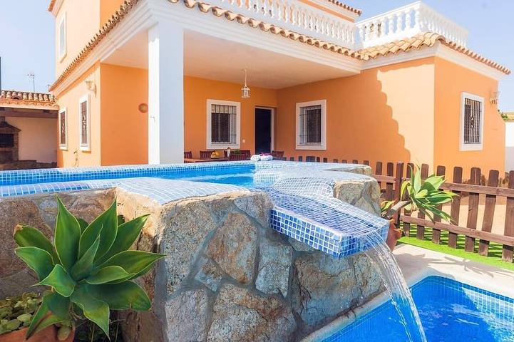 Villa für 8 Personen, mit Garten und Whirlpool sowie Balkon in Conil de la Frontera