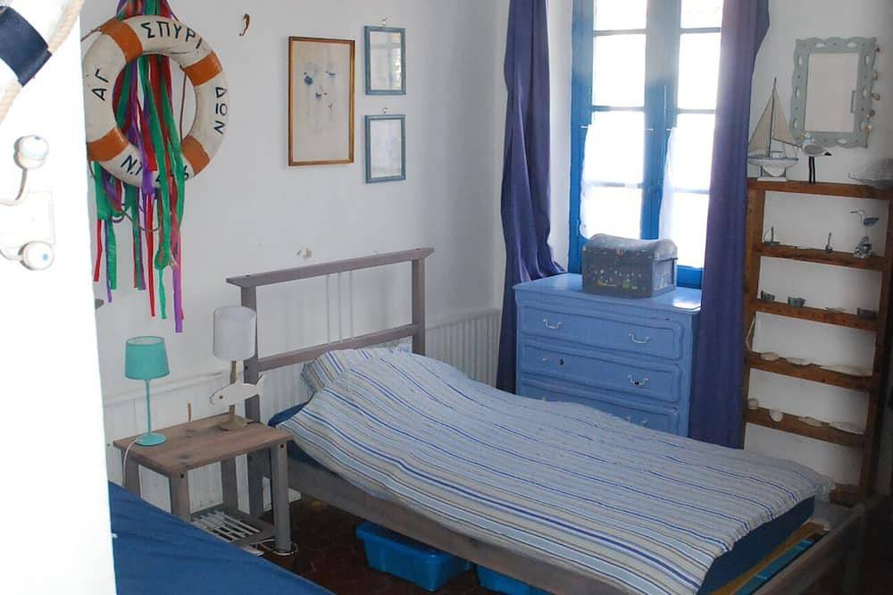 Maison au cœur de l île d Aix, proche océan, 2 chambres, 6 couchages in Île-d'Aix, Région de Rochefort