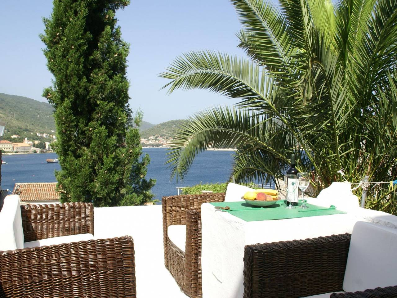 Ganze Wohnung, Rustic Apartment in Vis with Terrace in Vis Stadt, Vis