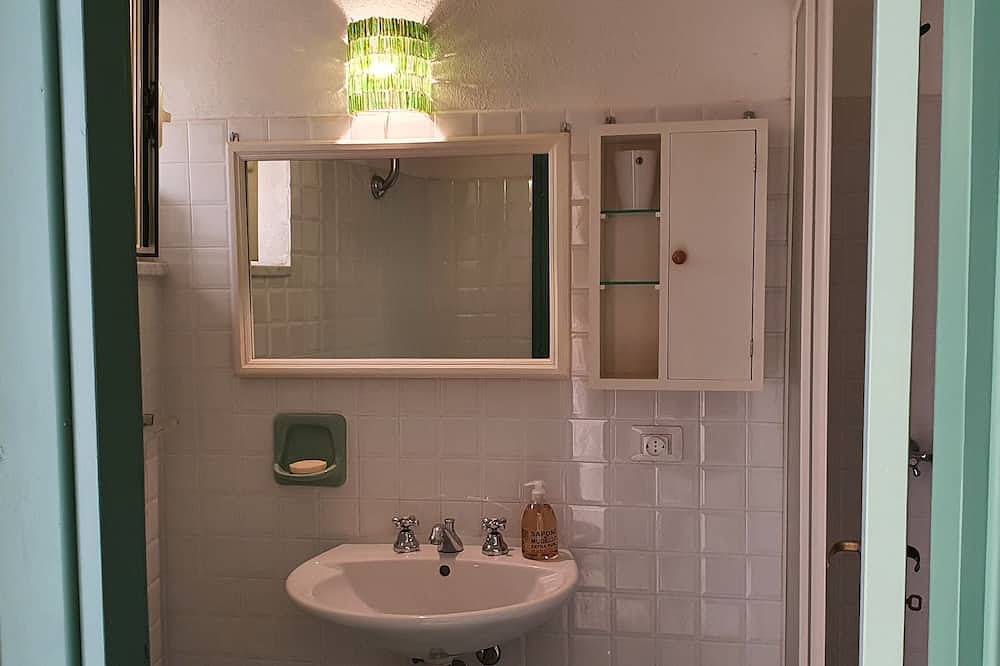 Detached house with large equipped terrace, pets welcome in Bosa, Planargia