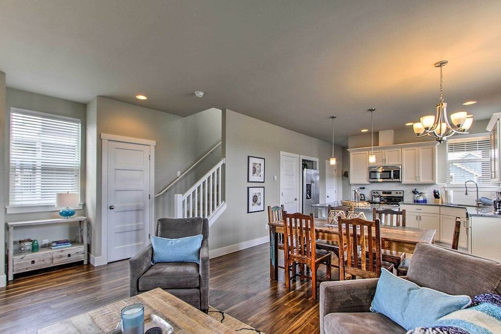 Ocean Shores Home w / Hot Tub - zu Fuß zum Strand, Kanal in Ocean Shores, Grays Harbor County