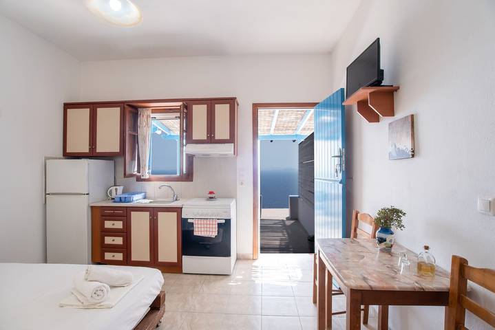 Ganzes Studio, Einzimmerapartment 'Mesaria' mit Balkon, Wi-Fi und Klimaanlage in Donousa