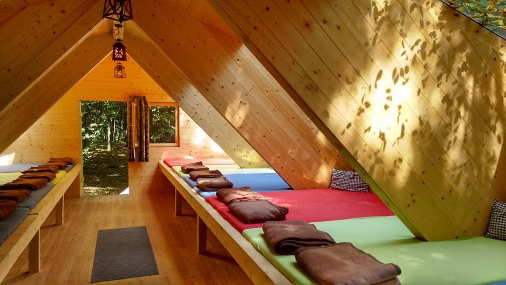 Ganze Ferienwohnung, Ochys Waldfreizeitpark Kreuzstetten - Gemütliche Zweibetthütte mitten im Wald in Wiener Umland & Wienerwald