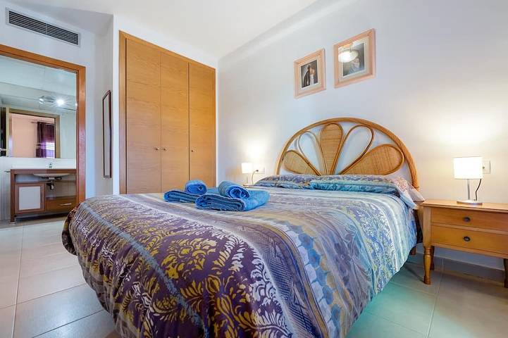 Entire apartment, Spacious family apartment on Costa Daurada shore in Vandellòs i l'Hospitalet de l'Infant, Costa Dorada