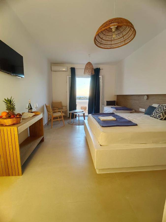 Chambre d’hôte pour 2 personnes, avec piscine et vue ainsi que jardin et balcon dans Naxos - 2