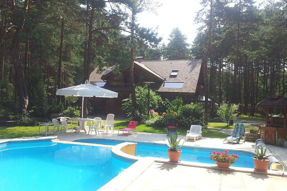 Siewierz: Traditionelle Holzdatscha, privater Pool, Schlafmöglichkeit 10 in Schlesien