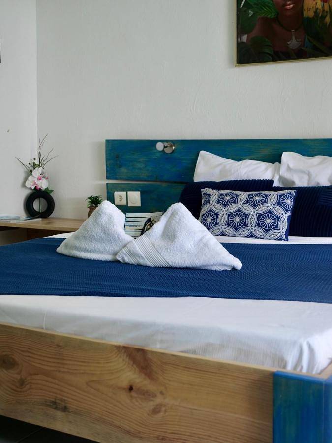 Gîte pour 2 personnes, avec terrasse et jardin dans Plage de Folle Anse - 2