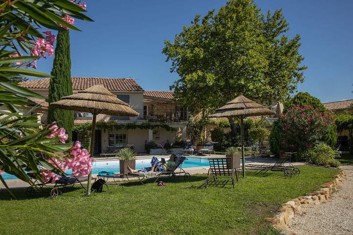 Maison de vacances pour 5 personnes, avec piscine ainsi que terrasse et jardin à Orange
