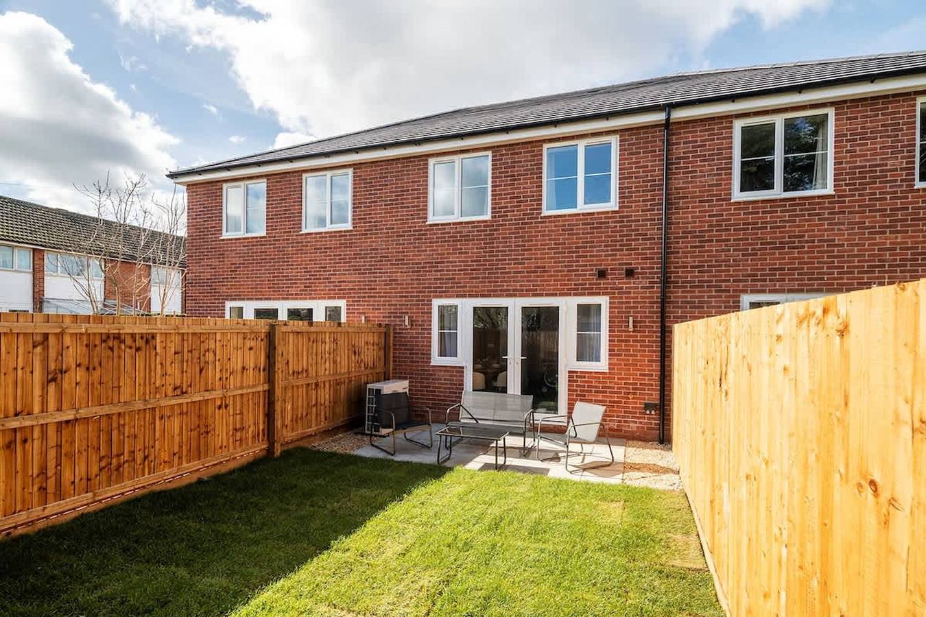 Perfect Booking   3 Bed with Driveway Parking in Churchdown, Gloucestershire