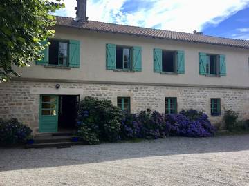 Gîte pour 24 personnes, avec terrasse ainsi que jardin et piscine, animaux acceptés à Eymoutiers