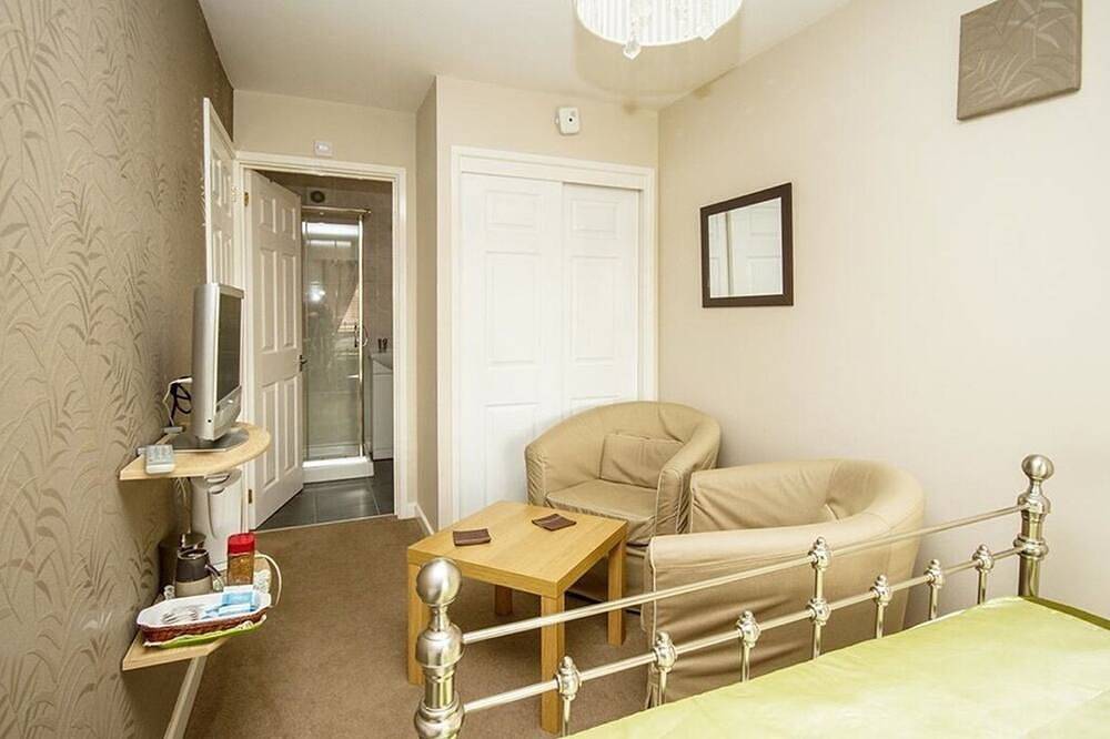 Professional Bed & Breakfast (Übernachtung mit Frühstück) en-suite double rooms in Warwick, Warwickshire