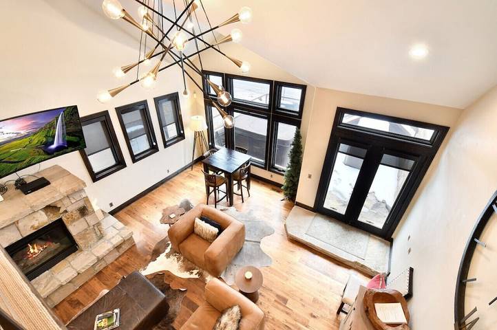 Vacation rental for 16 people, with hot tub and sauna as well as balcony in Deer Valley