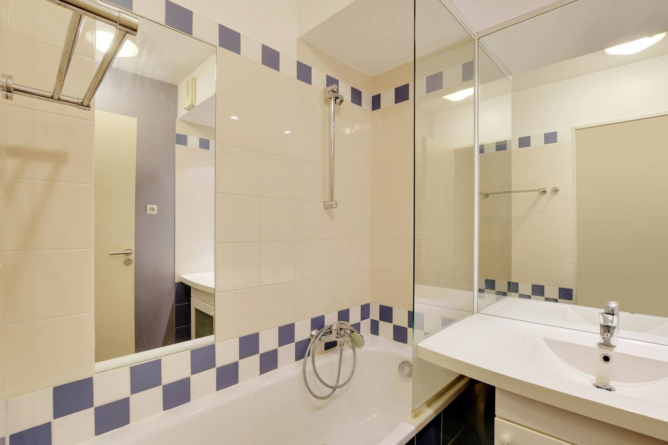 Apartamento entero, Guestready - piso moderno cerca de La Défense in Courbevoie, Altos del Sena