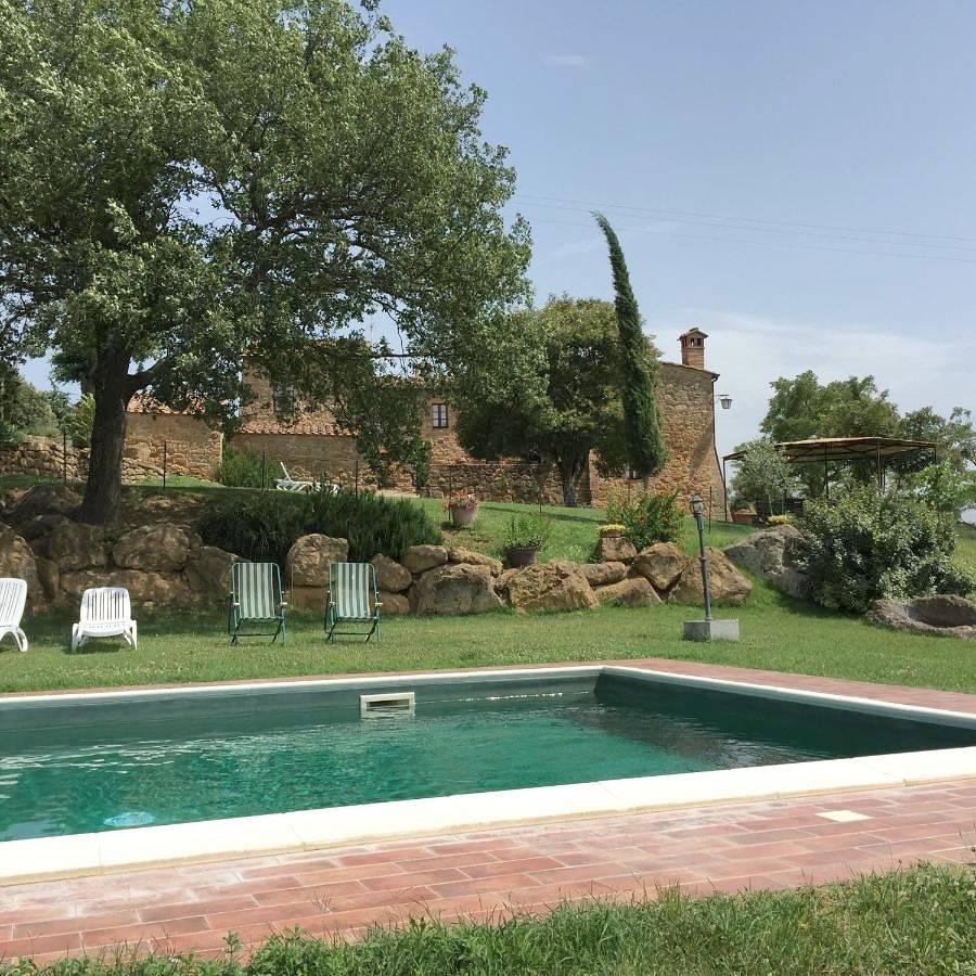 Villa Fonte all'Oppio con area piscina recintata in Pienza, Orciatal