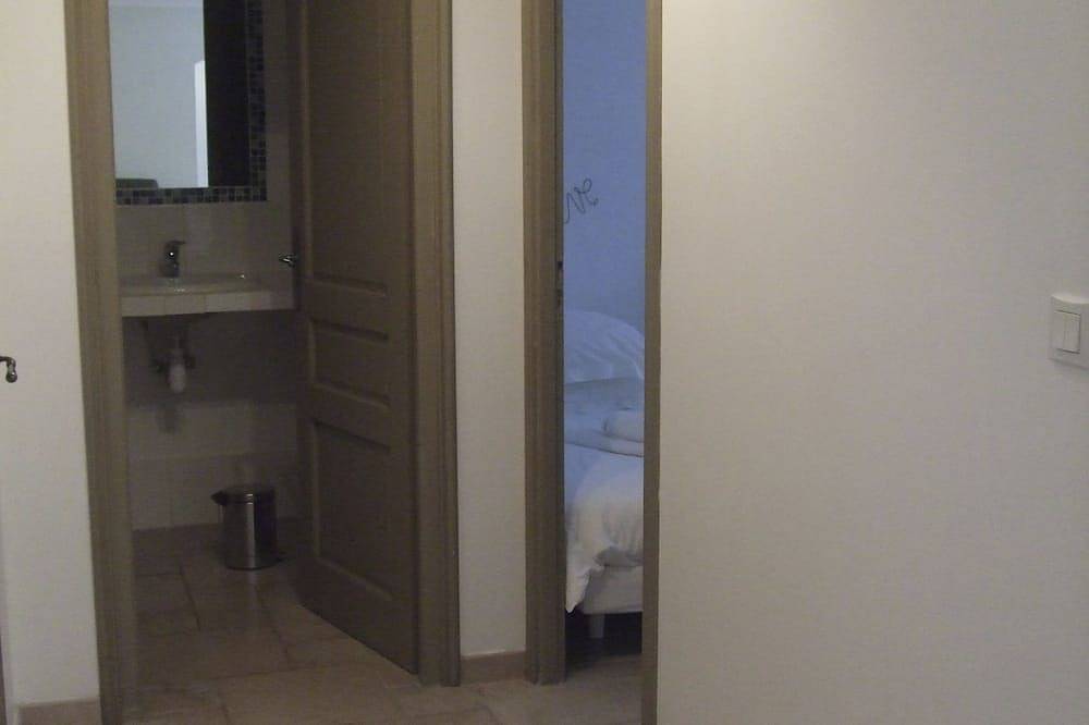 Entire apartment, Montauroux 30 mn to Cannes flat on the ground floor in a standing propertie in Montauroux, Draguignan region