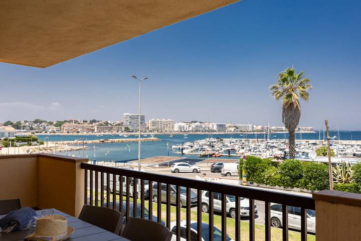 Apartamento de vacaciones para 6 personas, con vistas al mar además de terraza y piscina - 1
