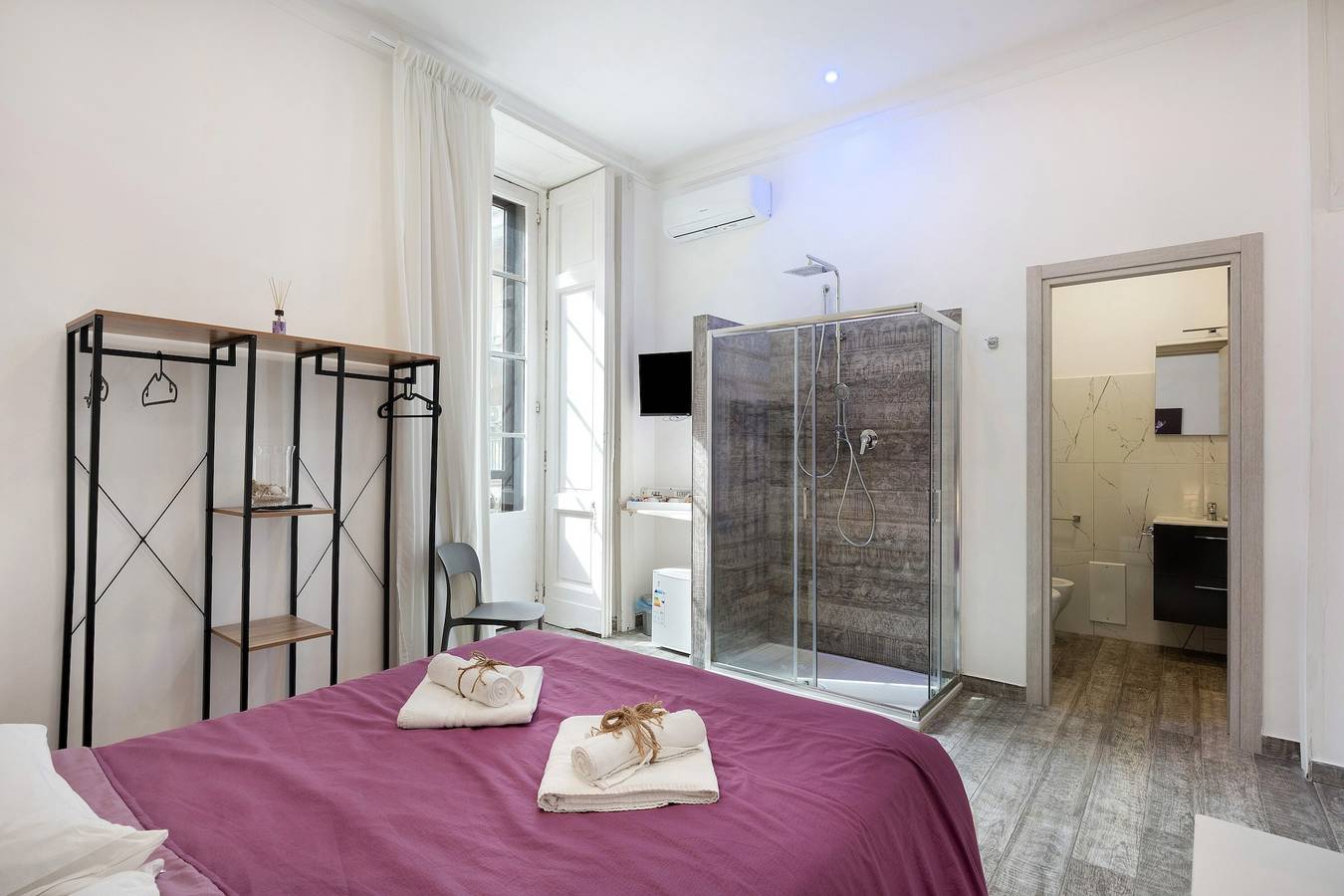 Chambre "Al Corso Suite" avec balcon, Wi-Fi et climatisation in Salerne, Côte Tyrrhénienne Campanie