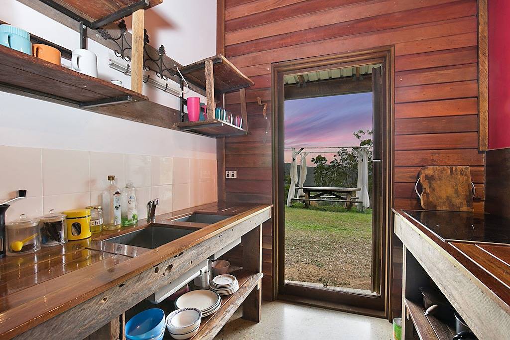 Der Schuppenumbau mit Whirlpool mit herrlichem Blick @ Gold Coast Tree Houses in Queensland