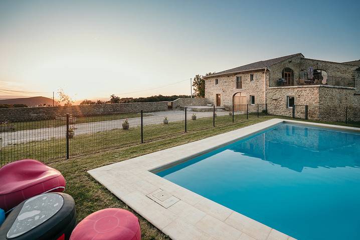 Gîte pour 12 personnes, avec piscine ainsi que terrasse et jardin dans la Drôme - 3