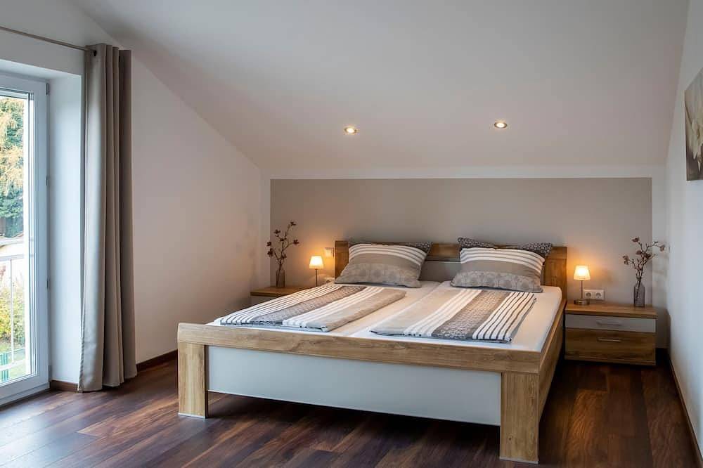 Ganze Wohnung, Ferienwohnung Magnolie bis 4 Personen, Balkon, 104 qm in Waging am See, Rupertiwinkel