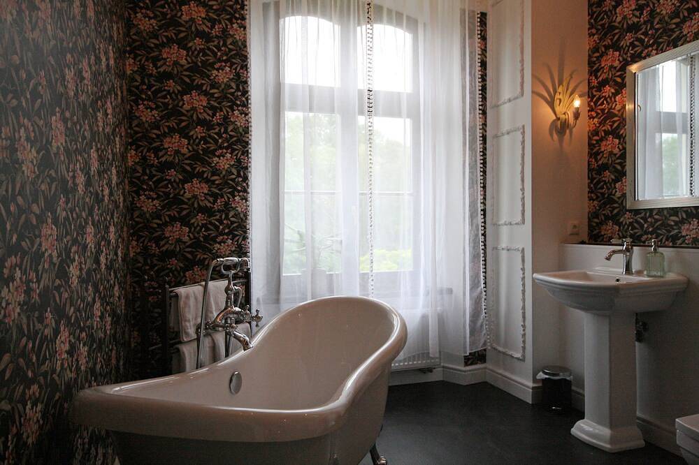 Herrenhaus Viecheln Anno 1869 Suite Georg in Behren-Lübchin, Mecklenburgische Ostseeküste