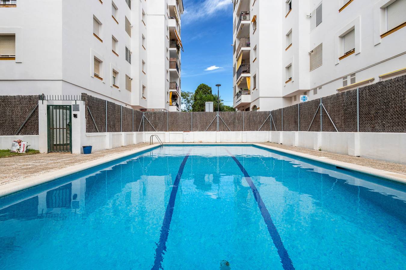 Entire apartment, Apartment 'Oasis' with Shared Pool, Shared Garden and Wi-Fi in Sitges, Garraf
