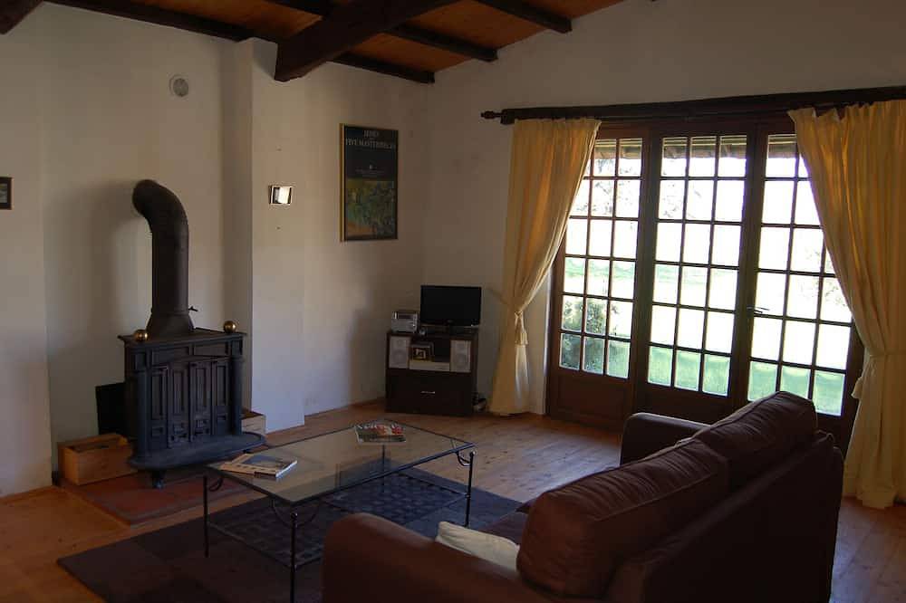 Domaine de Pemontier - Le Pigeonnier (4 couchages dans 2 chambres) in Saint-Cernin-de-Labarde, Périgord Pourpre