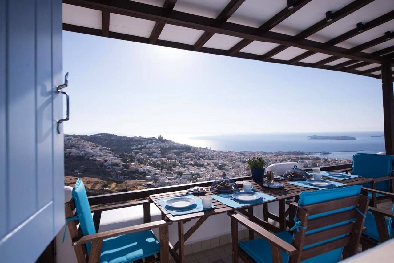 Ermoupolis Panorama Art Villa in Alithini, Syros