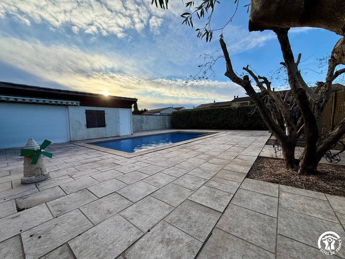 Gîte pour 5 personnes, avec Terrasse ainsi que Jardin et Piscine