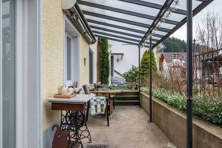 Appartement entier, Appartement "Jette" avec vue sur les montagnes, terrasse privée et Wi-Fi in Stegen, Forêt-Noire du Sud