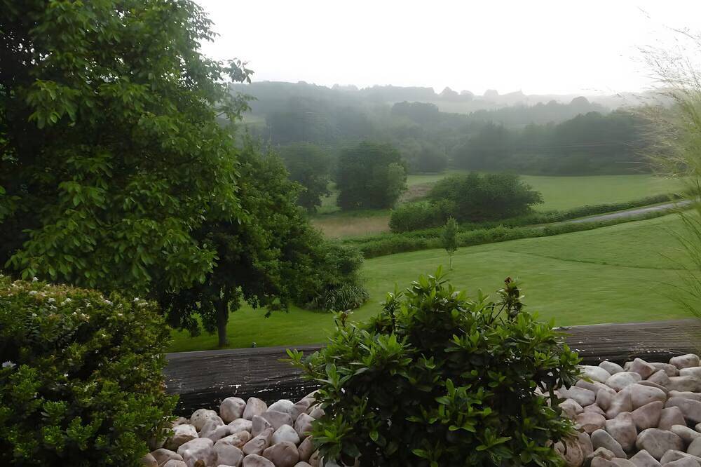 Casa Vacacional 'Gite Ar Maez' con Terraza Privada, Jardín Compartido y Wi-Fi in Saint-Nolff, Parque natural regional del Golfo de Morbihan