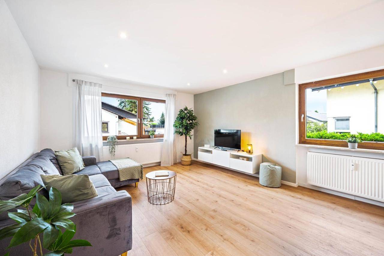 Ganze Wohnung, Two-Bedroom Apartment in Lampertheim, Bergstraße
