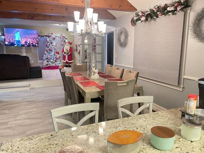 Vacation house for 25 people, with hot tub and yard in Iowa