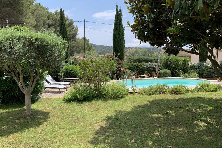 Maison de vacances pour 6 personnes, avec Balcon et Terrasse ainsi que Jardin et Piscine à Sanary-sur-Mer