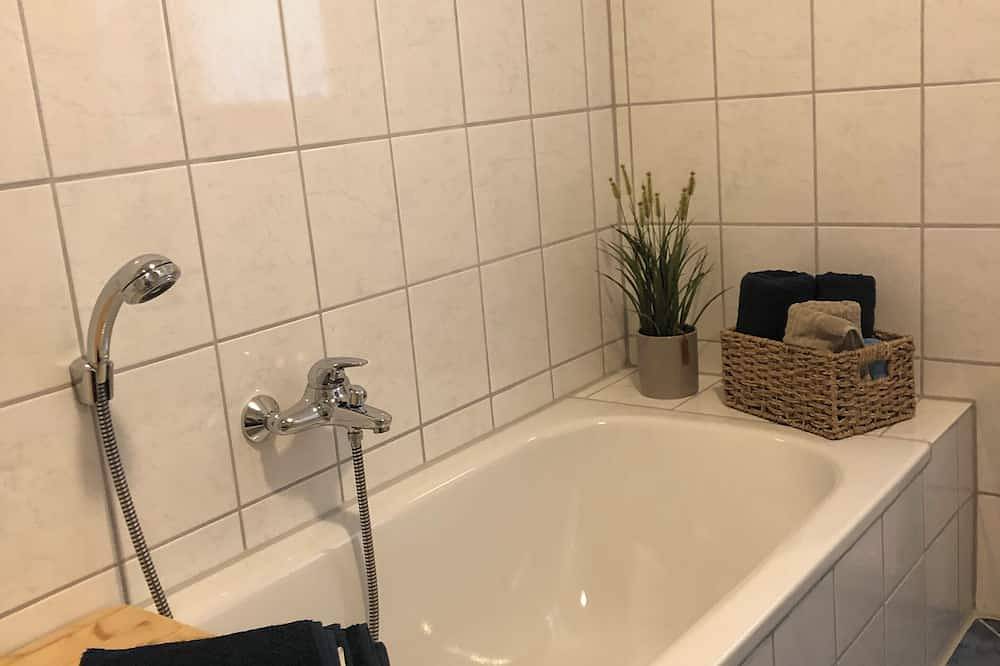 Ganze Wohnung, Helle und großzügige Ferienwohnung (70 qm) für 2-4 Personen im Nordschwarzwald in Waldachtal, Mittlerer Schwarzwald