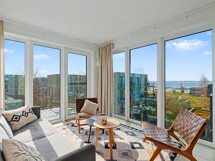 Ferienwohnung für 6 Personen, mit Balkon und Kinderpool sowie Seeblick und Sauna in Lembruch