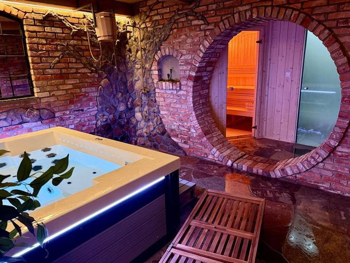 Dom dla 7 osób, z jacuzzi i ogród oraz sauna w Elk